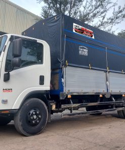 Xe tải Isuzu NQR75ME5 thùng bạt 5 tấn chính hãng, động cơ Euro 5 tiết kiệm nhiên liệu, bền bỉ, giá tốt 2026, hỗ trợ trả góp cao, giao xe nhanh.