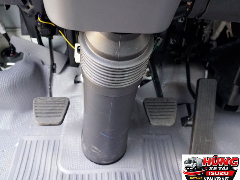 Xe tải Isuzu QKR210 thùng kín chính hãng màu trắng, thiết kế hiện đại, tải trọng linh hoạt, động cơ bền bỉ tiết kiệm nhiên liệu, phù hợp vận chuyển hàng hóa trong thành phố và liên tỉnh.