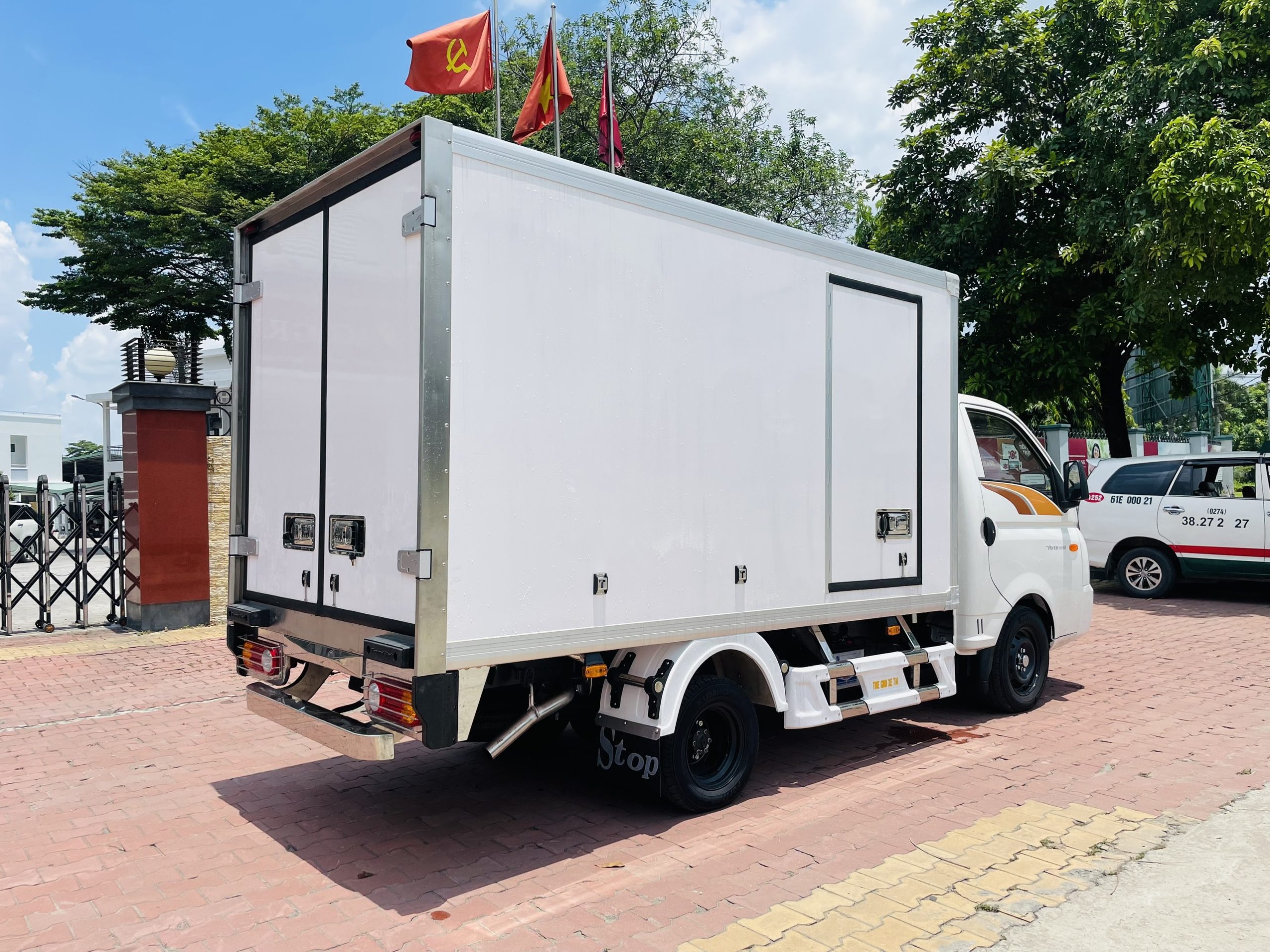 🚛 NEW PORTER H150 – Xe tải nhẹ Hyundai chính hãng, thiết kế nhỏ gọn, vận hành bền bỉ, tiết kiệm nhiên liệu. Phù hợp chở hàng nội thành với nhiều phiên bản thùng bạt, thùng kín, trả góp linh hoạt, giá tốt 2026.