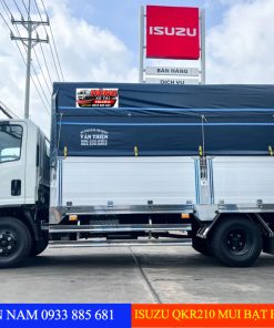 Xe tải Isuzu QMR77HE5A 1.9 tấn thùng bạt chính hãng