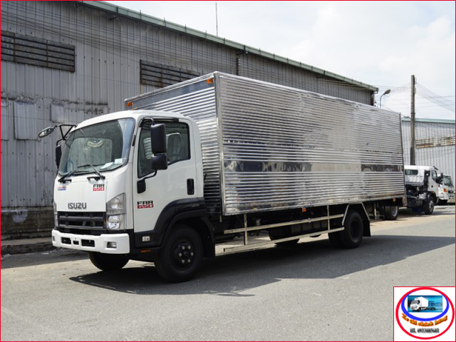 Xe tải ISuZu FRR90NE4 thùng kín tải 6.5 tấn