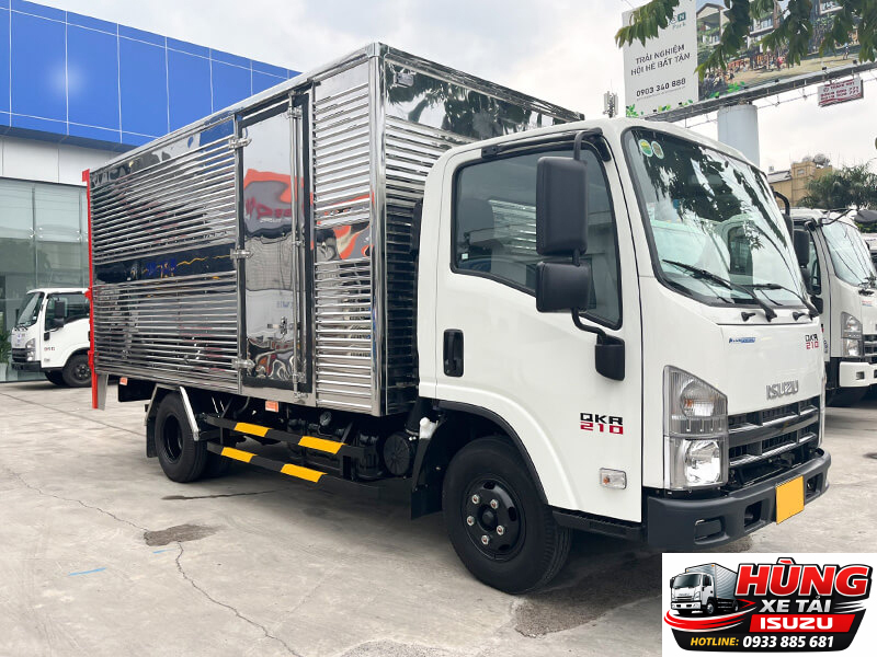 Xe tải Isuzu QKR210 (QMR77HE5A) 1.9 tấn thùng kín bửng nâng, vận chuyển hàng hóa tiện lợi, tiết kiệm nhiên liệu. Giá tốt, hỗ trợ trả góp tại Đồng Nai.