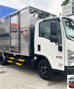Mua xe tải Isuzu QKR210 thùng kín bửng nâng tại Đồng Nai. Giá ưu đãi, thùng chắc chắn, động cơ bền, phù hợp vận chuyển nội thành và khu công nghiệp.