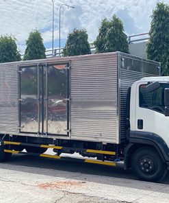 Xe tải Isuzu FRR90QE5 thùng kín tải 6.2 tấn, động cơ bền bỉ, tiết kiệm nhiên liệu, thùng kín bảo vệ hàng hóa, giá tốt, hỗ trợ trả góp, giao xe nhanh.